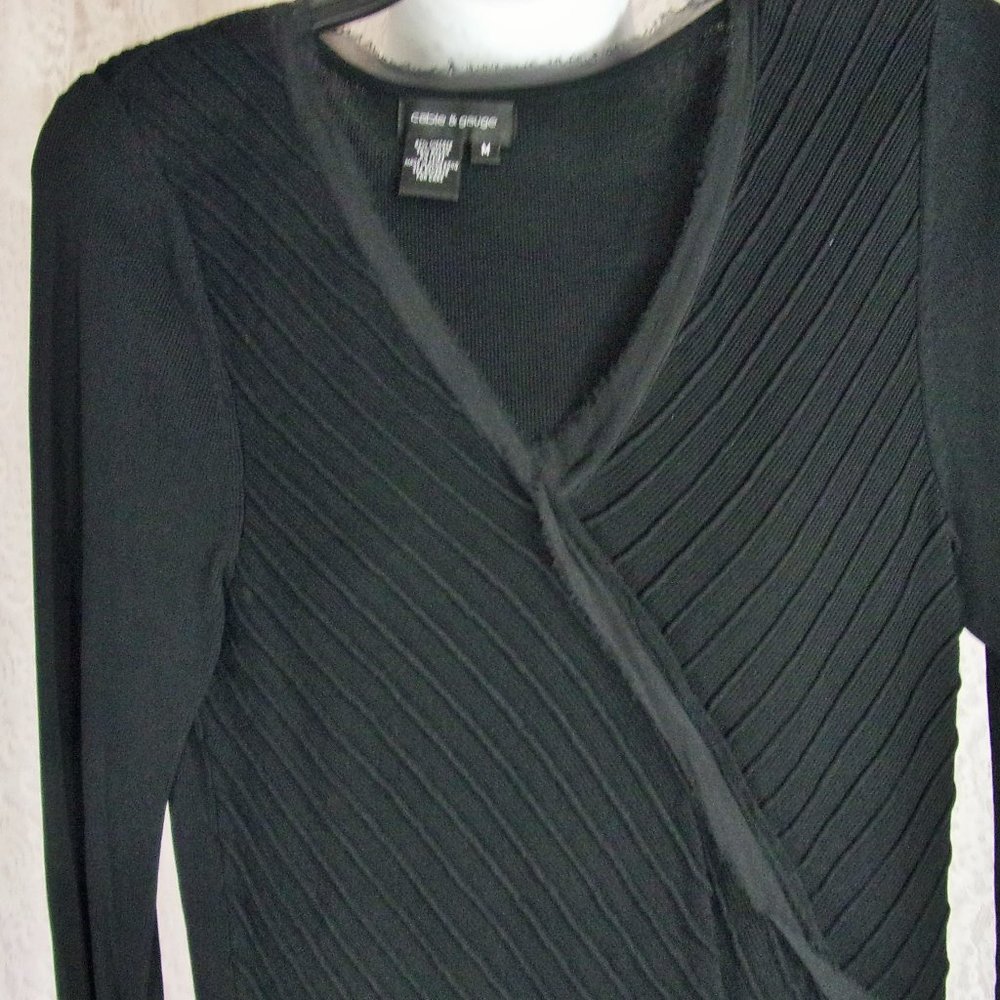 Cable & Gauge Rich Black Knit V-Neck Sweater Size M NWOT.